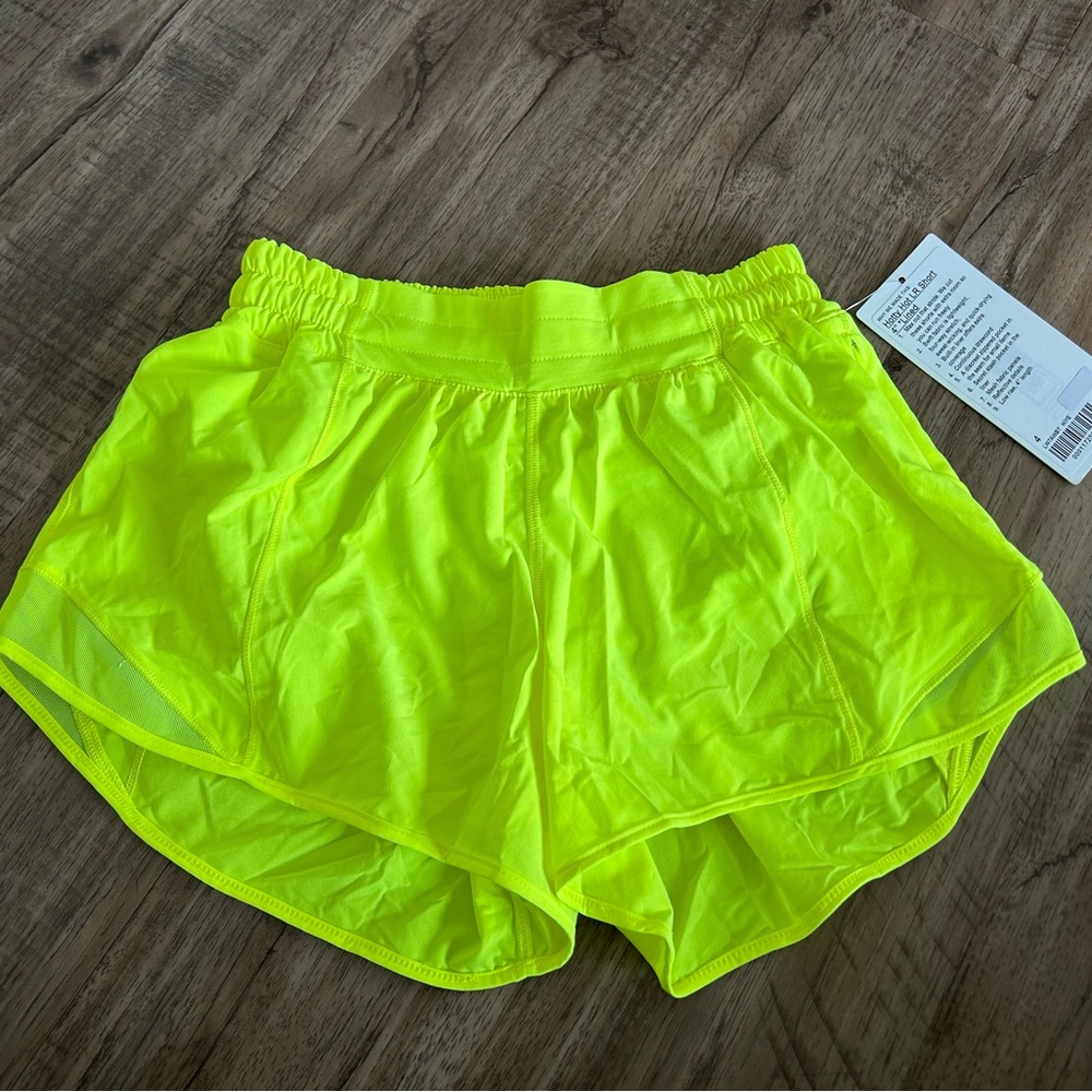 lululemon athletica Hotty Hot LOW RISE 4 inch Shorts